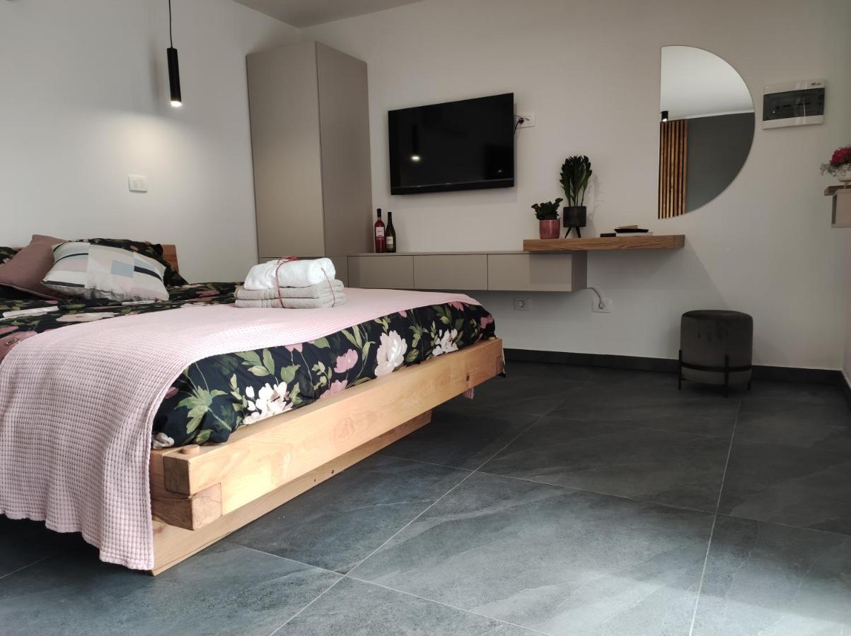 Boutique Rooms By Petric Winery Dobravlje Экстерьер фото